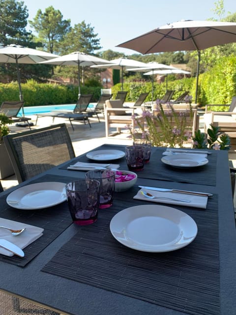 Swimming pool, Continental breakfast