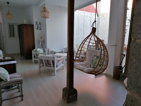 Patio, Area and facilities