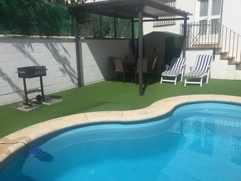 Swimming pool, Swimming pool