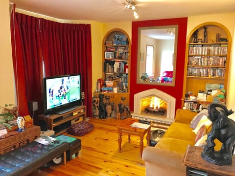 Communal lounge/ TV room, TV and multimedia, Living room