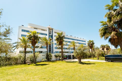 Property building, Garden view, Parking