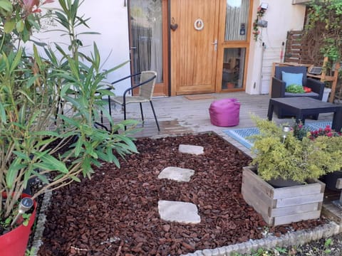 Patio, Facade/entrance