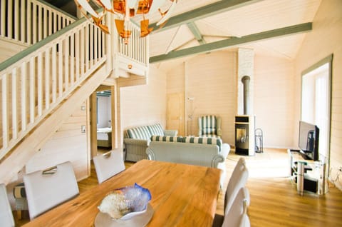TV and multimedia, Balcony/Terrace, Living room, Seating area, Dining area