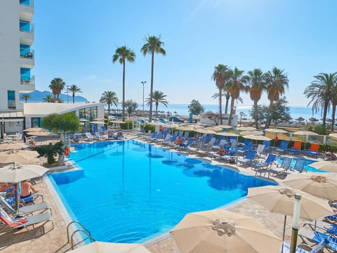 Nearby landmark, Beach, Pool view, Sea view, Swimming pool, sunbed