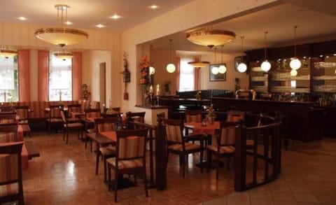 Restaurant/places to eat, Restaurant/places to eat