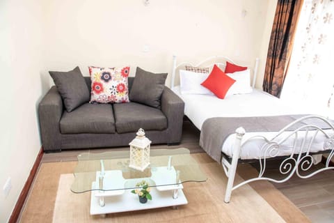 Living room, Photo of the whole room, Seating area, Bedroom