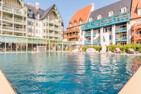 Property building, Day, City view, Pool view, Swimming pool, Location