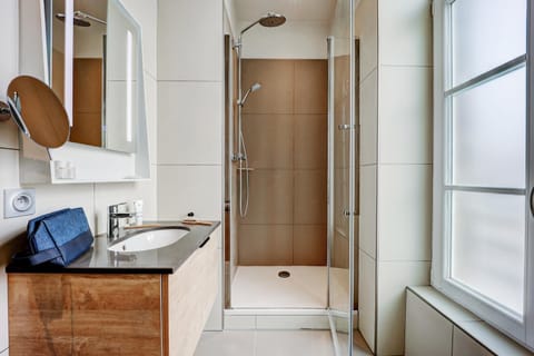 Shower, Day, Bathroom