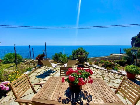 Garden, Dining area, Sea view
