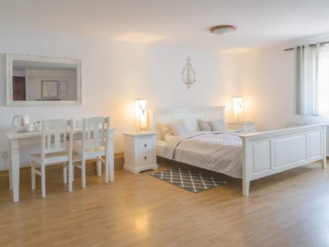 Bed, Photo of the whole room