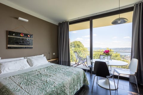 Bed, View (from property/room), Balcony/Terrace, Photo of the whole room, Bedroom