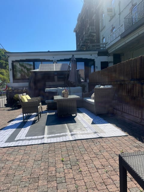 Entre Roche & Meuse House in Dinant