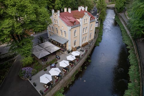 Property building, Restaurant/places to eat