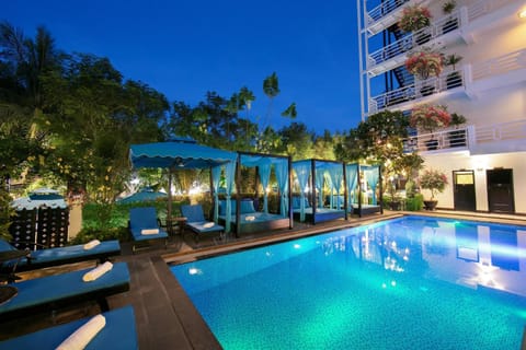 Swimming pool