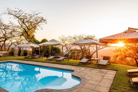 Pool view, Swimming pool, sunbed