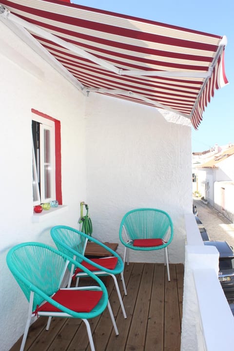 Balcony/Terrace, Street view