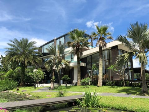 Property building, Day