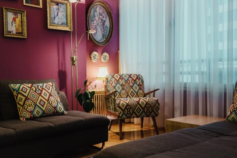 Living room, Seating area