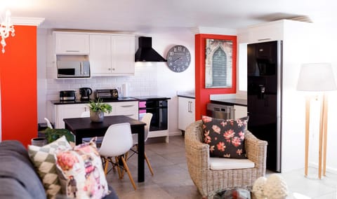 Kitchen or kitchenette, Living room, Seating area