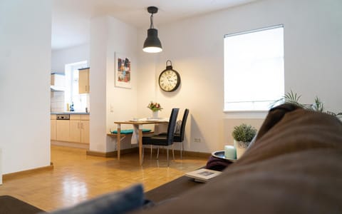 Kitchen or kitchenette, Living room, Seating area, Dining area