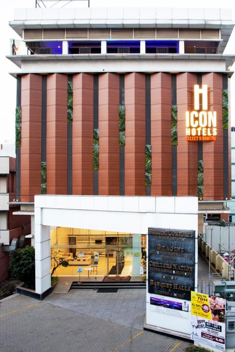 Facade/entrance