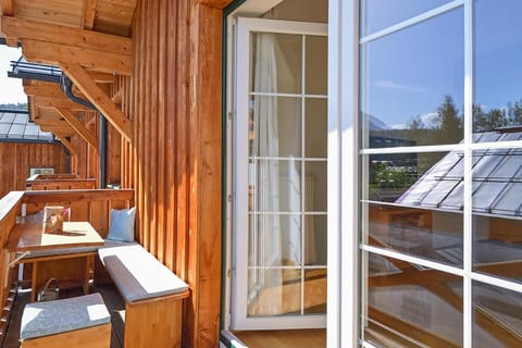Balcony/Terrace, Mountain view, Street view