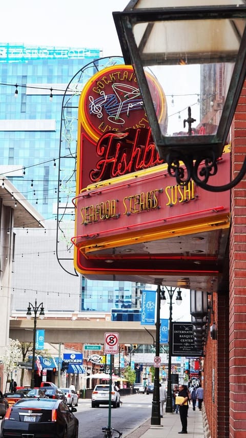 American Inn & Suites Metro Airport Hotel in Romulus