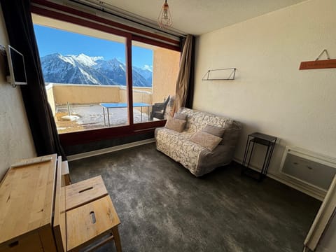 Living room, Mountain view