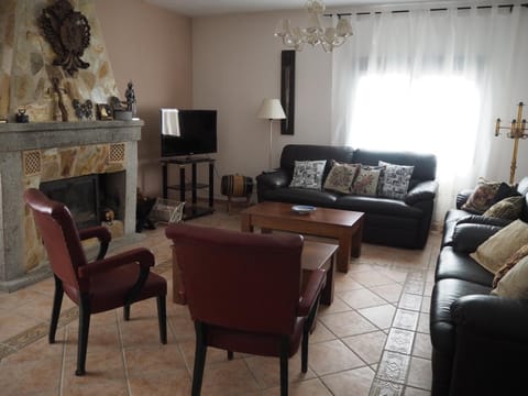TV and multimedia, Living room, Seating area, flat iron
