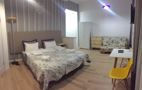 Photo of the whole room, Decorative detail