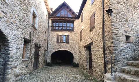 Facade/entrance, Bird's eye view