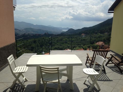 Spring, Day, Summer, BBQ facilities, BBQ facilities, Garden, Balcony/Terrace, Balcony/Terrace, Dining area, City view, Garden view, Landmark view, Sea view