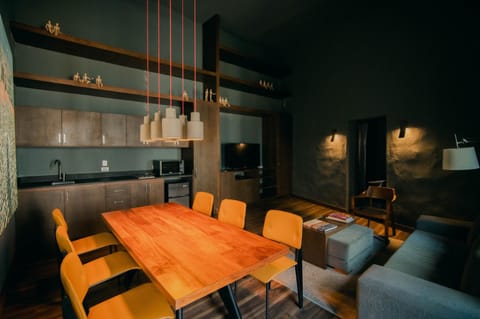 Photo of the whole room, Dining area