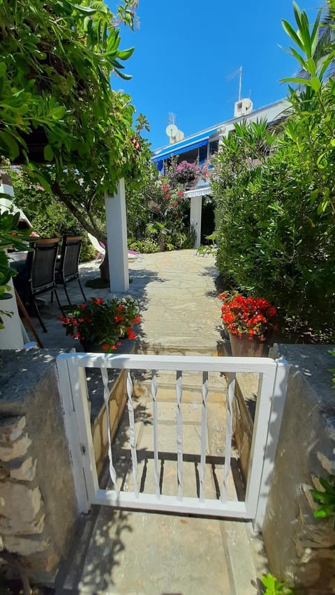 GAJAC ap DUNJA i TINA Apartment in Novalja