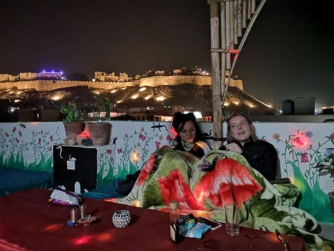 Restaurant/places to eat, Night, Nightclub / DJ, City view, group of guests