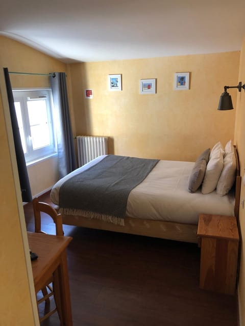 Hôtel d'Arromanches Pappagall Hotel in Normandy