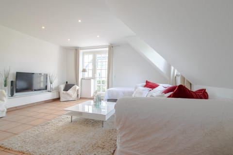 Bed, Living room, Bedroom