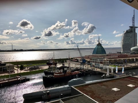 Day, Natural landscape, City view, Lake view, River view, Sea view