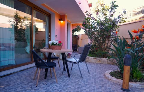 Property building, Patio, Day, Garden, View (from property/room), Balcony/Terrace, Living room, Seating area, Dining area, Garden view