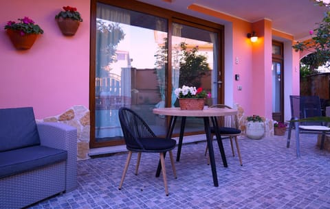 Patio, Day, View (from property/room), Balcony/Terrace, Living room, Dining area