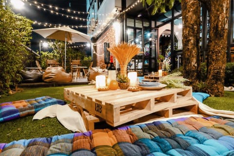 Garden, Garden, Seating area