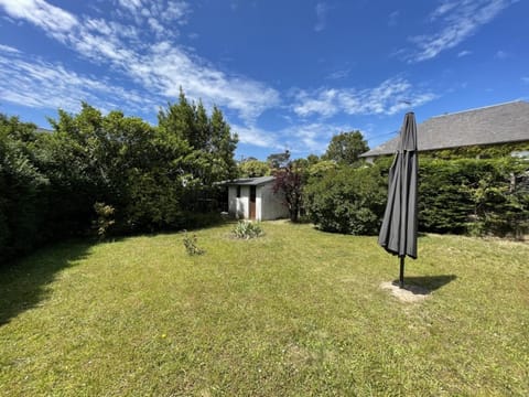 Maison plain-pied à 150m de la plage avec jardin clos et terrasse - Jullouville - FR-1-361-34 House in Jullouville