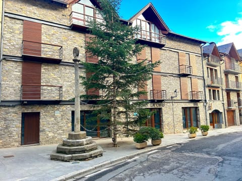 Property building, Day