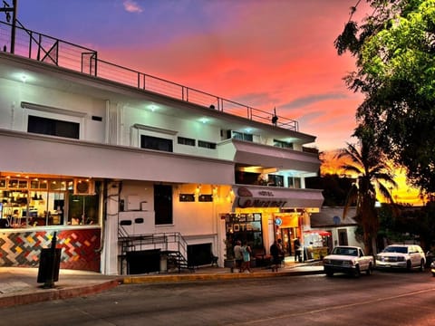Property building, Facade/entrance, Street view, Location