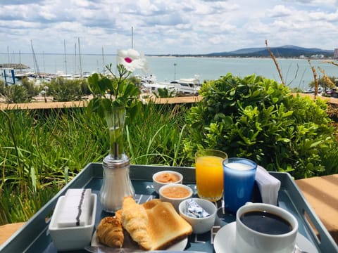 Breakfast, Continental breakfast