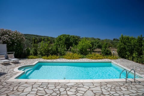 VILLA RAFAEL CON Piscina, IUN P4098 Villa in Sardinia