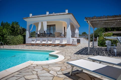 VILLA RAFAEL CON Piscina, IUN P4098 Villa in Sardinia