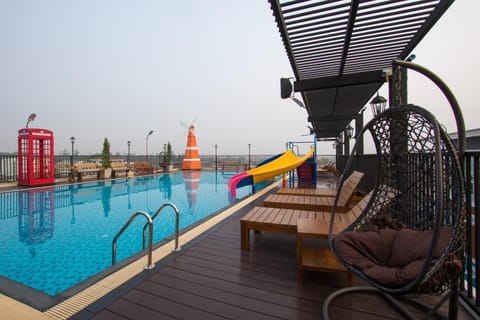 Pool view, Swimming pool