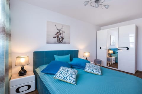 Seating area, Bedroom