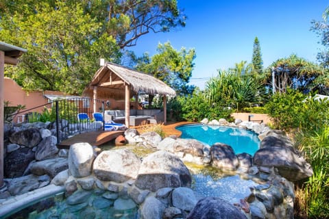 Swimming pool, sunbed